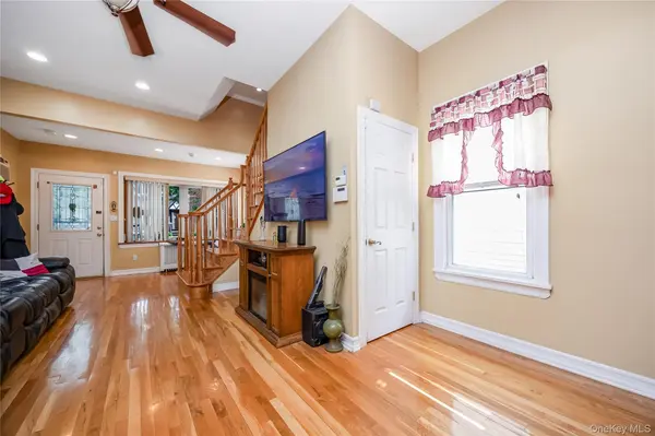 88-35 75th AVE, Glendale, NY 11385
