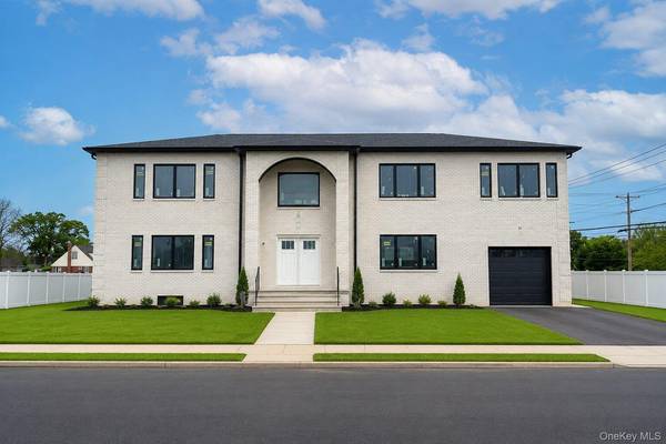 423 Holmes ST, Levittown, NY 11756