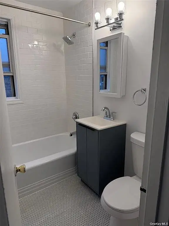 154 Ravine AVE #3B, Yonkers, NY 10701