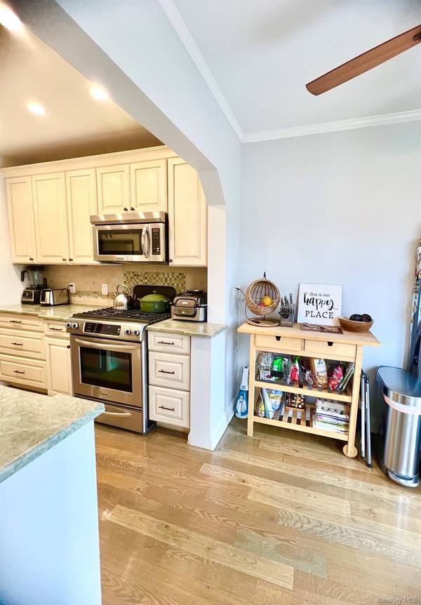 104 S Village AVE #1H, Rockville Centre, NY 11570