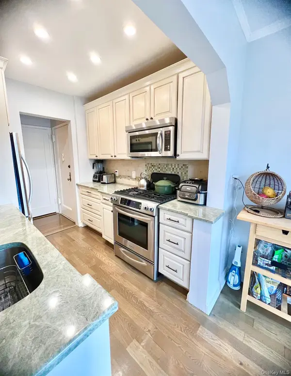 104 S Village AVE #1H, Rockville Centre, NY 11570