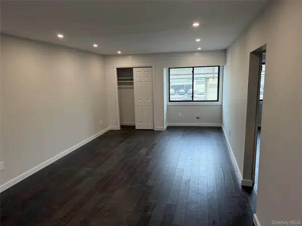 99-105 W Hoffman AVE #Apt B, Lindenhurst, NY 11757