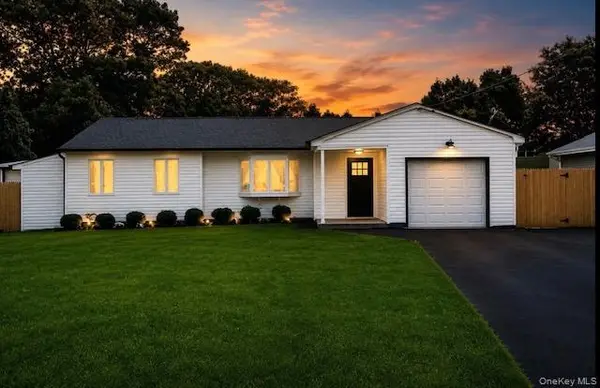 16 Adobe DR, Shirley, NY 11967
