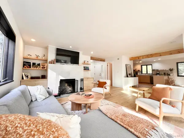 9 Munchkin LN, Woodstock, NY 12401