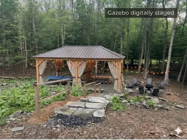 9 Munchkin LN, Woodstock, NY 12401