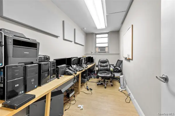 7150 Parsons Blvd #1001, Flushing, NY 11367