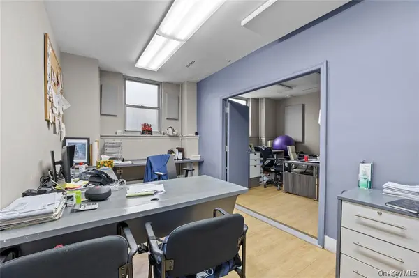 7150 Parsons Blvd #1001, Flushing, NY 11367