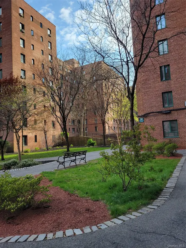 1503 Metropolitan AVE #2F, Bronx, NY 10462