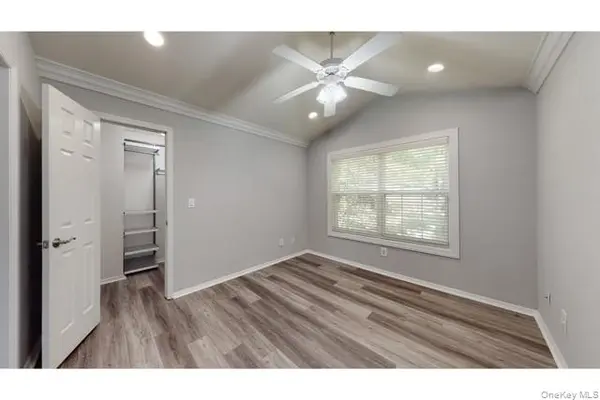 175 Overlook DR #175, Farmingville, NY 11738