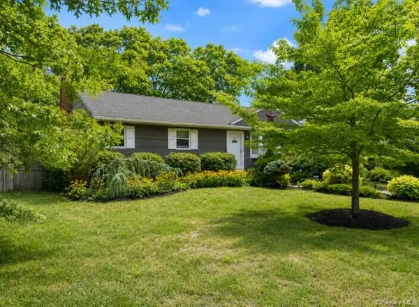 32 Robinson AVE, Medford, NY 11763