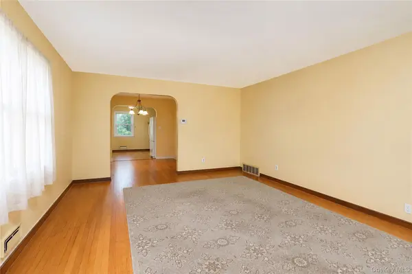 3895 Amboy RD, Staten Island, NY 10308