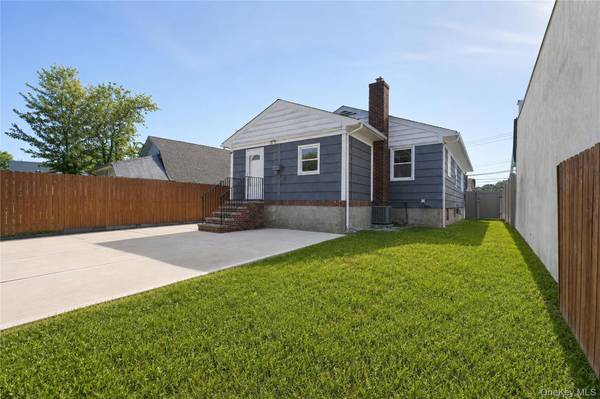 3895 Amboy RD, Staten Island, NY 10308