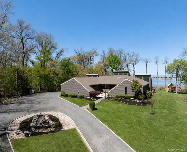 12 Flax Pond Woods RD, East Setauket, NY 11733