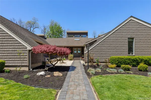12 Flax Pond Woods RD, East Setauket, NY 11733