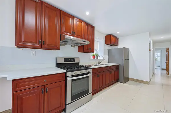 9001 70th DR, Forest Hills, NY 11375