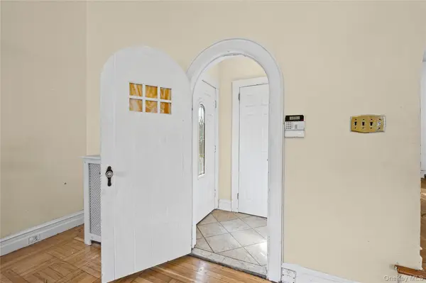 319 Frankel BLVD, Merrick, NY 11566