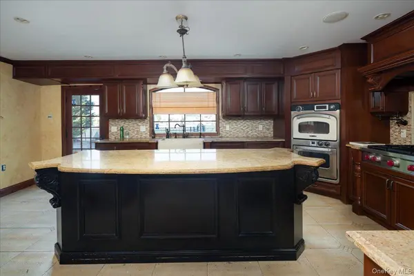 2829 Judith DR, Bellmore, NY 11710