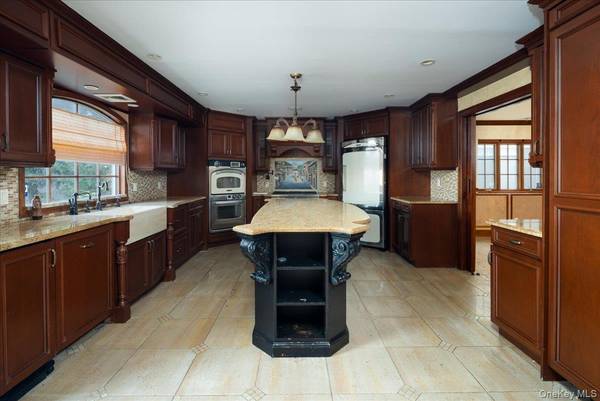 2829 Judith DR, Bellmore, NY 11710
