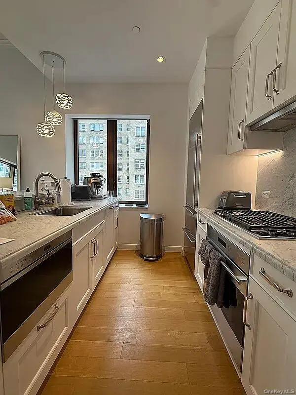 225 E 19th ST #802, New York (manhattan), NY 10003