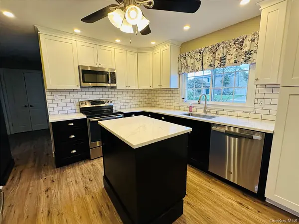 86 Shepherd LN, Levittown, NY 11756