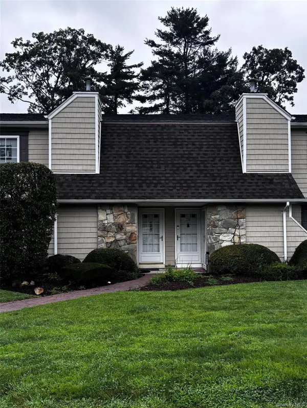 203 Lake Pointe CIR #203, Middle Island, NY 11953