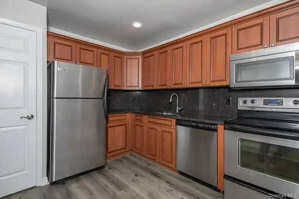 50 Chelsea CT #HS21, Bohemia, NY 11716
