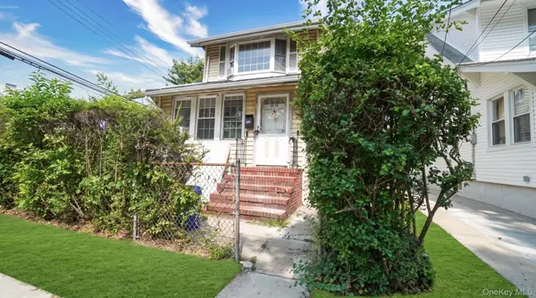 9221 Winchester BLVD, Queens Village, NY 11428
