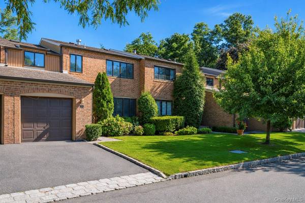 95 Windsor Gate DR, New Hyde Park, NY 11040
