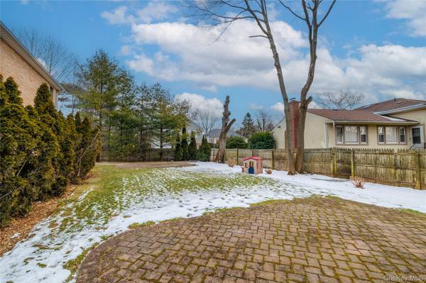 275 Central AVE #1, Lawrence, NY 11559
