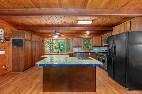 12 Rebecca DR, Pawling, NY 12564
