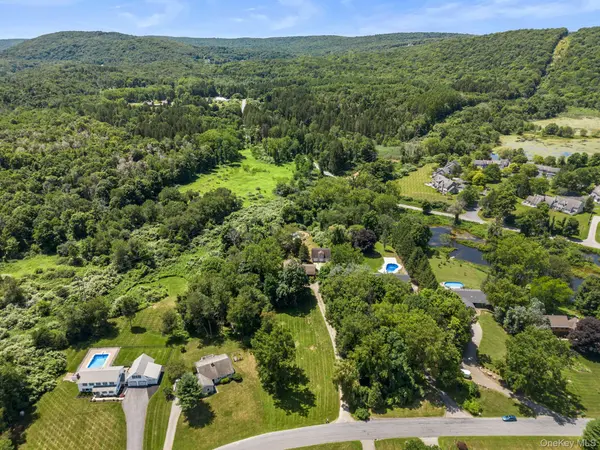 12 Rebecca DR, Pawling, NY 12564