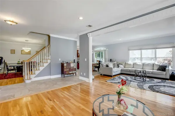 11 Raphael BLVD, Nesconset, NY 11767