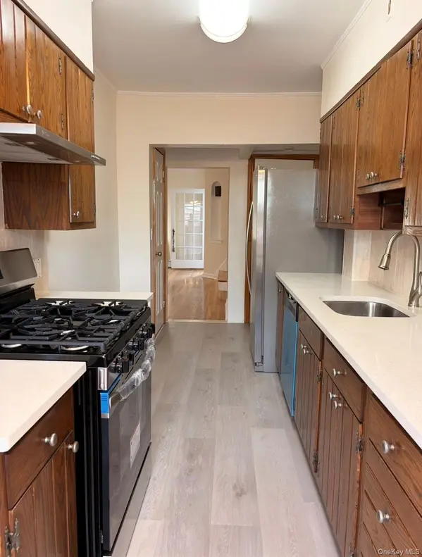 73-07 Utopia Pkwy, Fresh Meadows, NY 11366