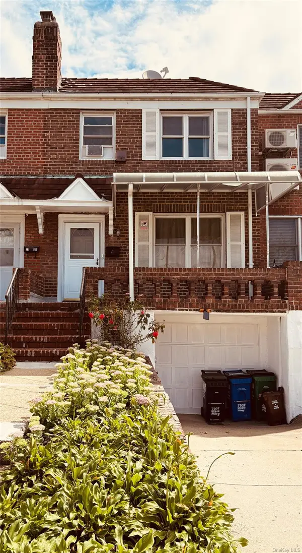 73-07 Utopia Pkwy, Fresh Meadows, NY 11366