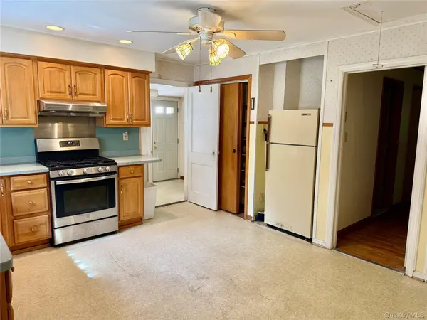 132 Grossi LN, Pine Bush, NY 12566