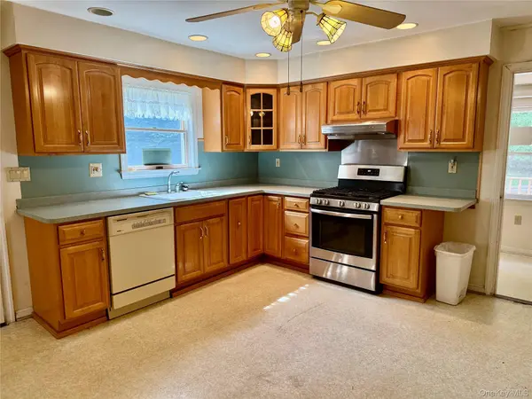 132 Grossi LN, Pine Bush, NY 12566