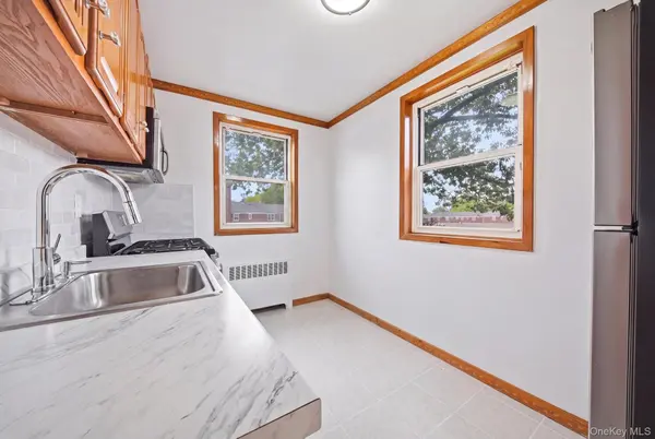 131-45 234th ST #upper, Rosedale, NY 11422