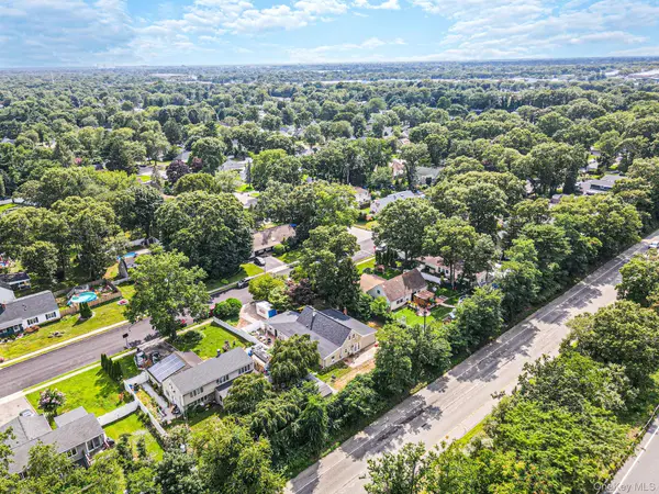 219 Sunflower LN, Islandia, NY 11749