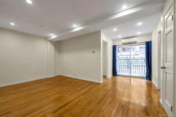 4318 Robinson ST #4D, Flushing, NY 11355