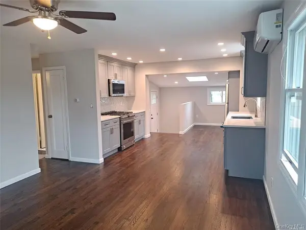 16 Cedar DR #1st Fl, Farmingdale, NY 11735