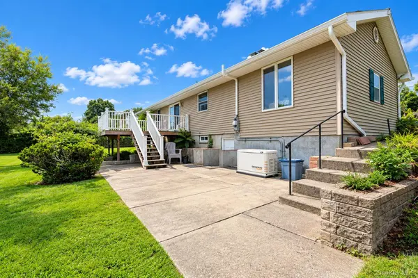 33 Magnolia DR, Fishkill, NY 12590