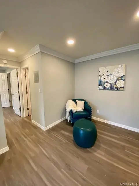 317 Brook AVE #317-2b, Bay Shore, NY 11706