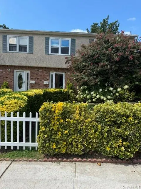 11 Chestnut ST, Glen Cove, NY 11542