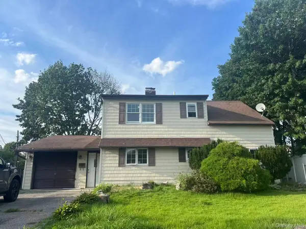 5 South LN, Levittown, NY 11756