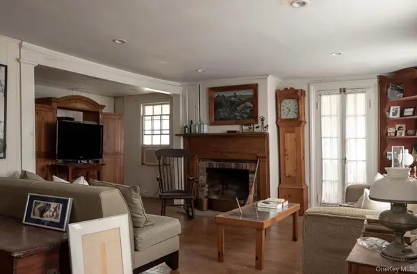 362 Middle RD, Bayport, NY 11705