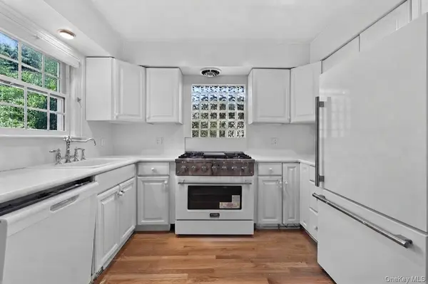 11 1st PL, Garden City, NY 11530