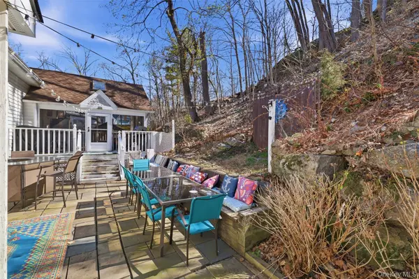 24 Mountain RD, Cornwall On Hudson, NY 12520