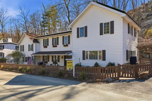24 Mountain RD, Cornwall On Hudson, NY 12520