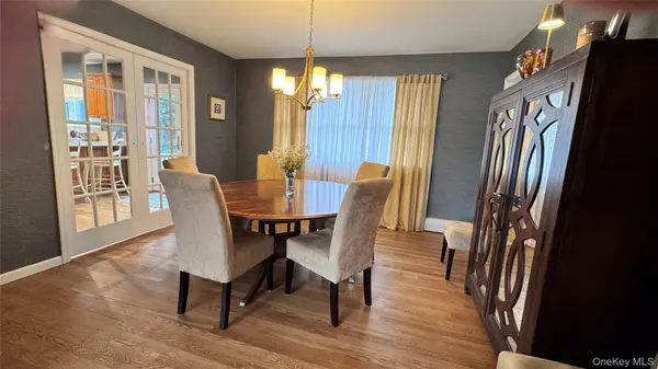 51 Bayway AVE, Bay Shore, NY 11706