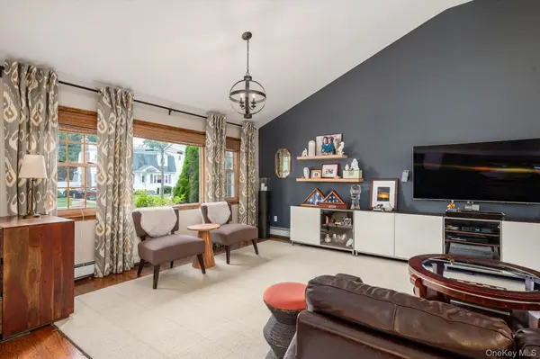 1415 Gaston ST, Wantagh, NY 11793